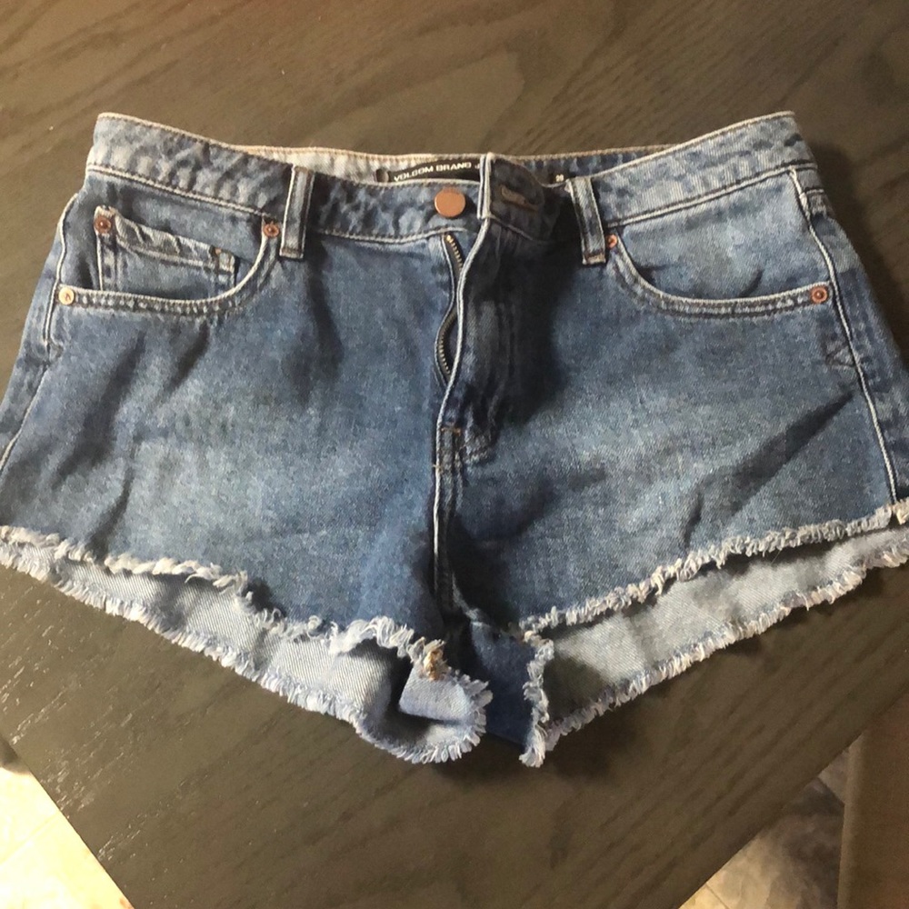 Volcom shorts size 28.